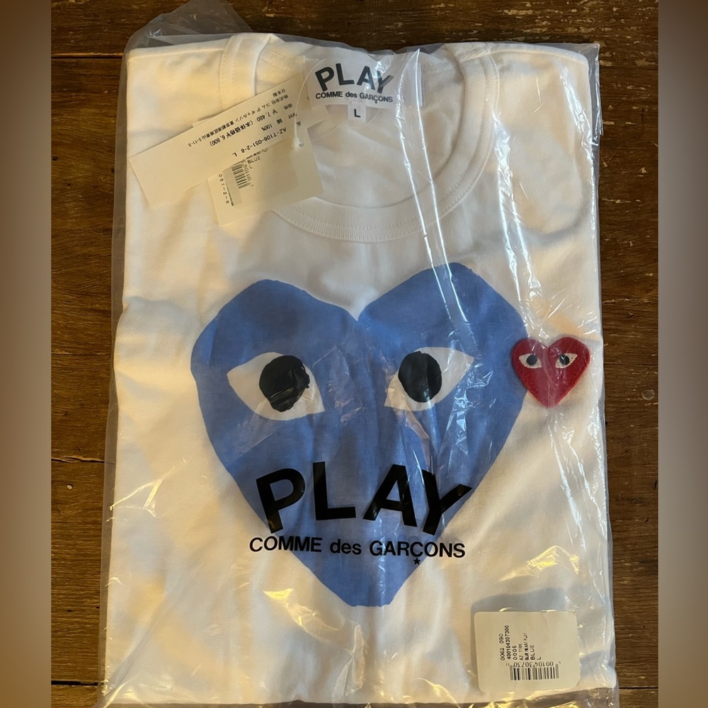 Brand new - Comme de Garçons PLAY Double heart tshirt in Men’s Large